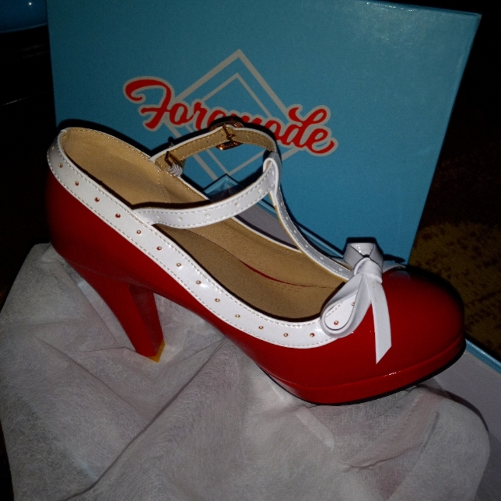NWT Maryjane/ pin up heels (5.5)